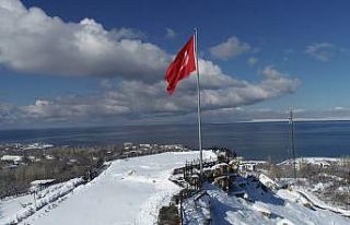 Van’da kar yağışı kartpostallık görüntüler...