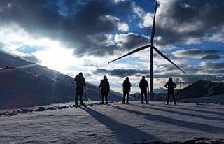 Vanlı dağcılar 3 bin 100 rakımlı Dernekos Dağı’na...