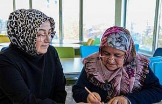 Vanlı kadınlar Büyükşehir’le okuma-yazma öğreniyor