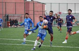 Vefat eden eski kulüp başkanları için sahada ter...