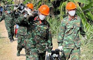 Vietnam’da 35 metre derinliğindeki sütunun içine...