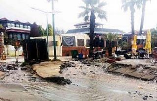 Yağmur sonrası sahil savaş alanına döndü