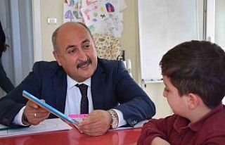 Yahşihan’da vatandaşlara okuma kitabı dağıtıldı