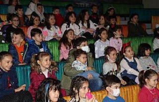 Yalova’da çocuklar pandomim gösterisiyle eğlendi
