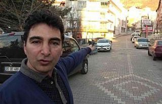 Yanan minibüsü yangın tüpü ve hortumla su tutup...