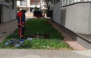 Yanan sehpa ve sandalye itfaiyeyi harekete geçirdi