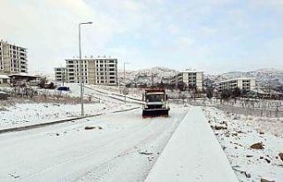 Yenimahalle’de kar mesaisi