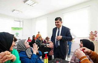 Yetim annelerine sertifikaları verildi
