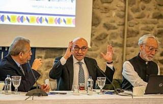 Yıkılan belediye binası için karar toplantısı