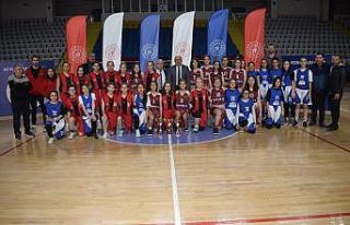 Yıldız Kadınlar basketbol şampiyonu Gazi Spor...
