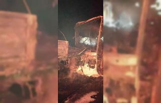 Yolcu otobüsü tıra arkadan çarptı: 3 ölü