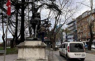 Zarar gören İsmet İnönü heykeli tamir edildi
