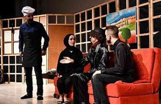 Zazaca tiyatro oyunu vatandaşların beğenisini topladı