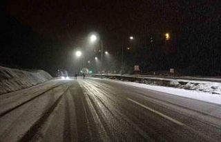 Zonguldak-Ankara Kara Yolu’nda kar yağışı etkili...