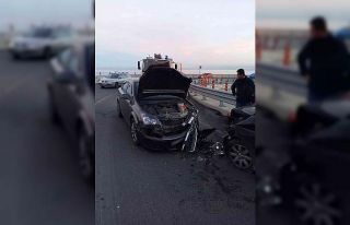 Zonguldak’ta 2 otomobil çarpıştı : 2 yaralı