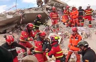 106 saat sonra enkazdan 2 çocuk canlı kurtarıldı