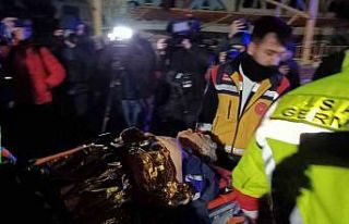 40 saat sonra enkaz altından gelen gülümseme