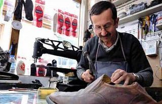 40 yıllık ayakkabı ustası mesleğini ilk günkü...