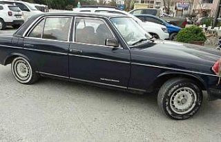 42 yaşındaki nostaljik arabasına gözü gibi bakıyor