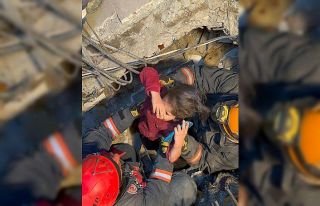 73 saat sonra gelen mutluluk: 3 kişilik aile kurtarıldı