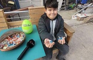 9 yaşındaki Enis Kaan evde ürettiği sabunları...
