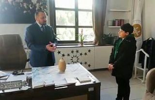 9 yaşındaki Eyüp Ensar, kumbarasındaki 600 TL’yi...