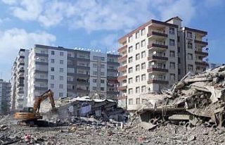 Acil yıkım kararı verilen 35 yapıdan 3’ünün...