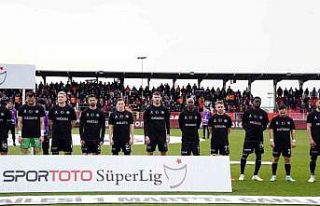 Adana Demirspor, maça siyah forma ile çıktı