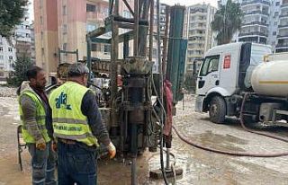 Adana’da yıkılan 11 binanın zemininden örnekler...