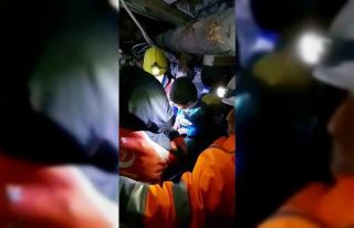 Adıyaman’da maden işçileri minik Ahmet’i enkaz...