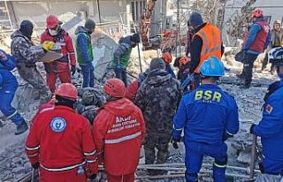 ADÜ Arama Kurtarma Ekibi deprem bölgesinde