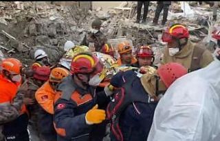 AFAD Afyonkarahisar ekibi afet bölgesinde çalışmalarını...