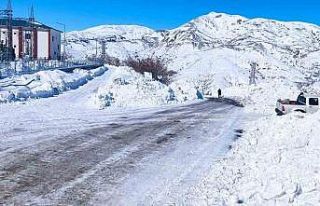Afet bölgesinde kar ve heyelandan dolayı ulaşılamayan...