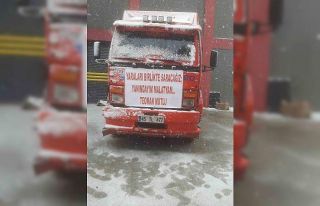 Afet bölgesine kamyonlarla yardım gönderiliyor