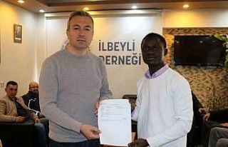 Afrika’dan geldi, yaptığı davranışla gönülleri...