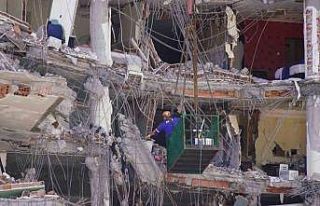 Ağır hasarlı Galeria İş Merkezindeki 13 kedi...