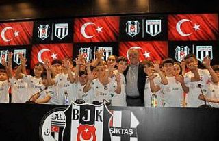 Ahmet Nur Çebi, depremzede çocuklarla buluştu