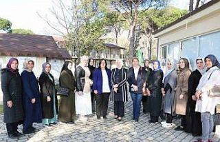 AK Kadınlar’dan ‘Sıcak sofralar tekrar kurulsun’...