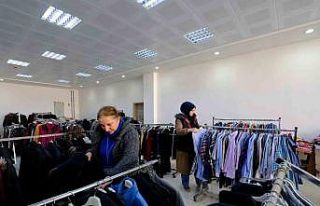 Akdağmadeni’nde depremzedeler için ihtiyaç mağazası...