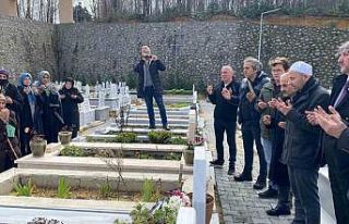 Akıllı mezarı başında anıldı