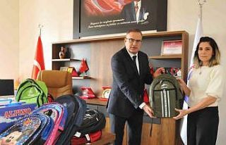 Akşehir Belediyesinden depremzede öğrencilere kırtasiye...