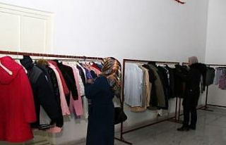 Akşehir’de depremzedeler için ücretsiz giyim...