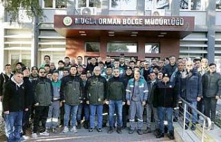 Alev savaşçıları yanan yüreklere su serpmek için...