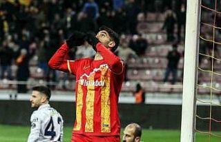 Ali Karimi 2. golünü attı