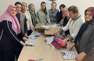 Altınovalı kadınlar, depremzedelere pijama dikti