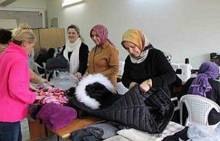 Amasyalılar depremzedeler için kıyafet ve battaniye...