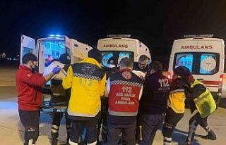 Ambulans uçak yaralı afetzedeler için Türkiye...