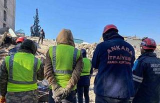 Ankara itfaiyesi K-9 dedektör köpekleri enkazlarda...