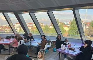 Anneler, çocuklarıyla birlikte atölye deneyimi...