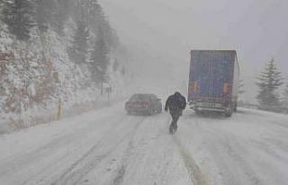 Antalya Alacabel’de kar ve tipi etkili oluyor